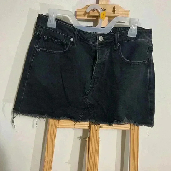 American Eagle Outfitters Dresses & Skirts - American Eagle Outfitters mini skirt, black distressed size 12 ￼